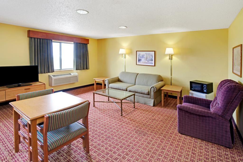 Super 8 By Wyndham Romeoville Bolingbrook Exterior foto